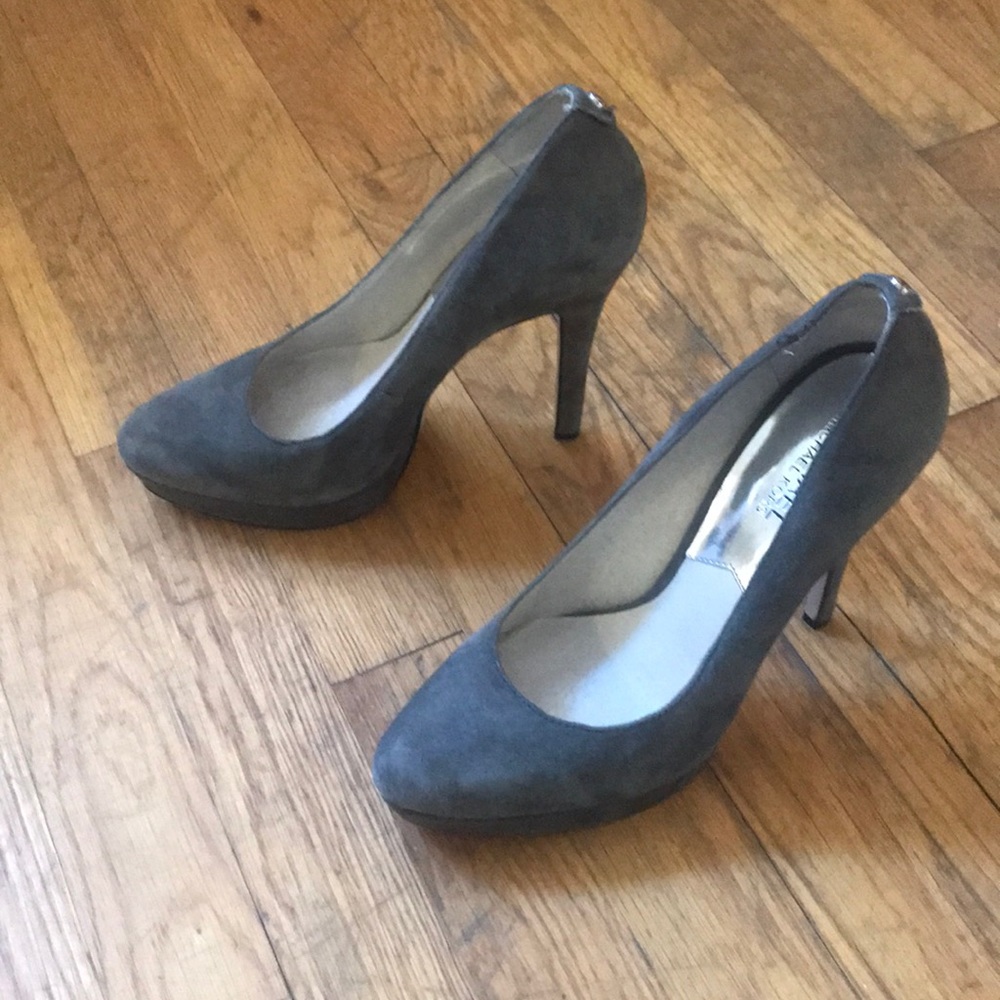 Michael kors grey suede pumps